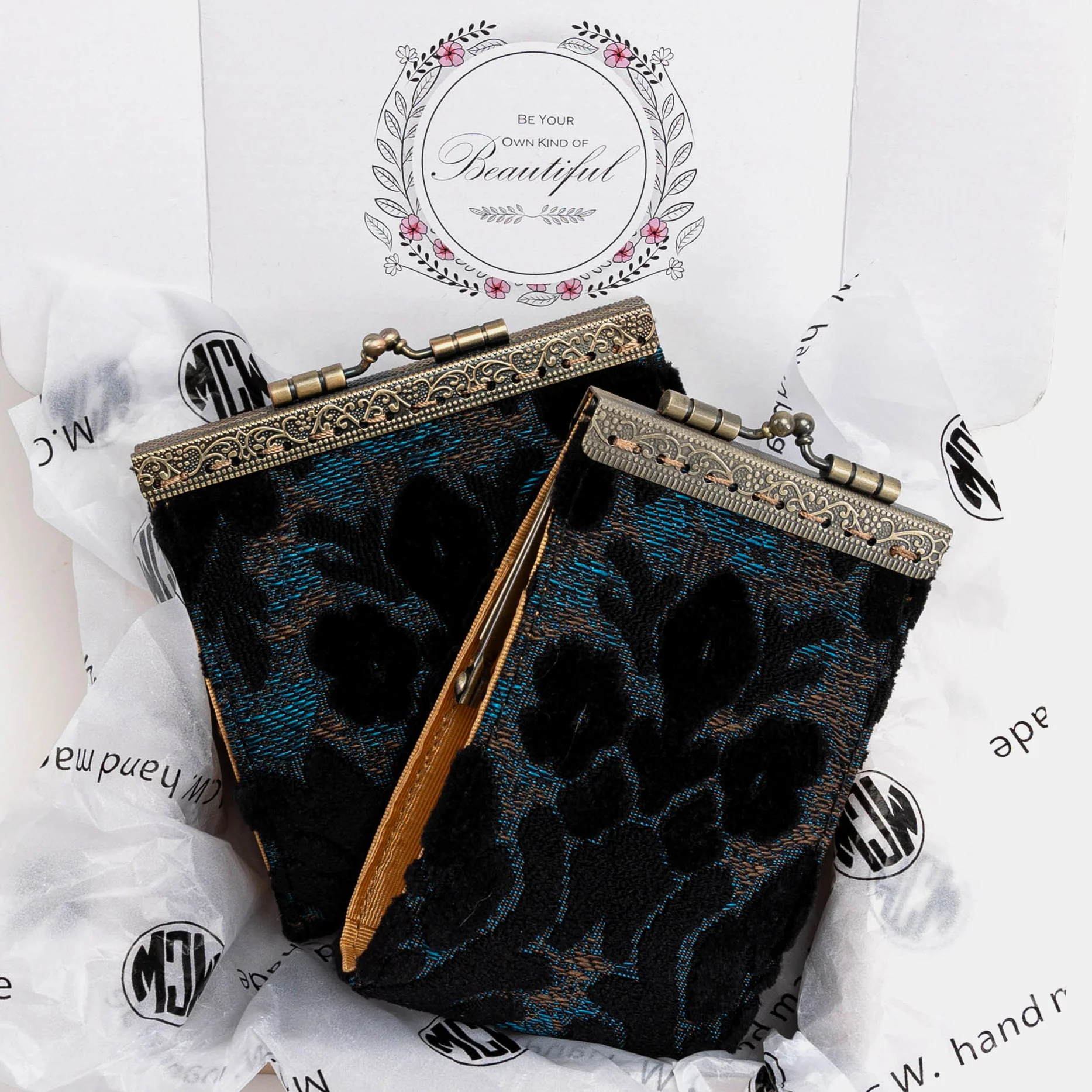 Burnout Velvet Black Card Wallet - Image 7