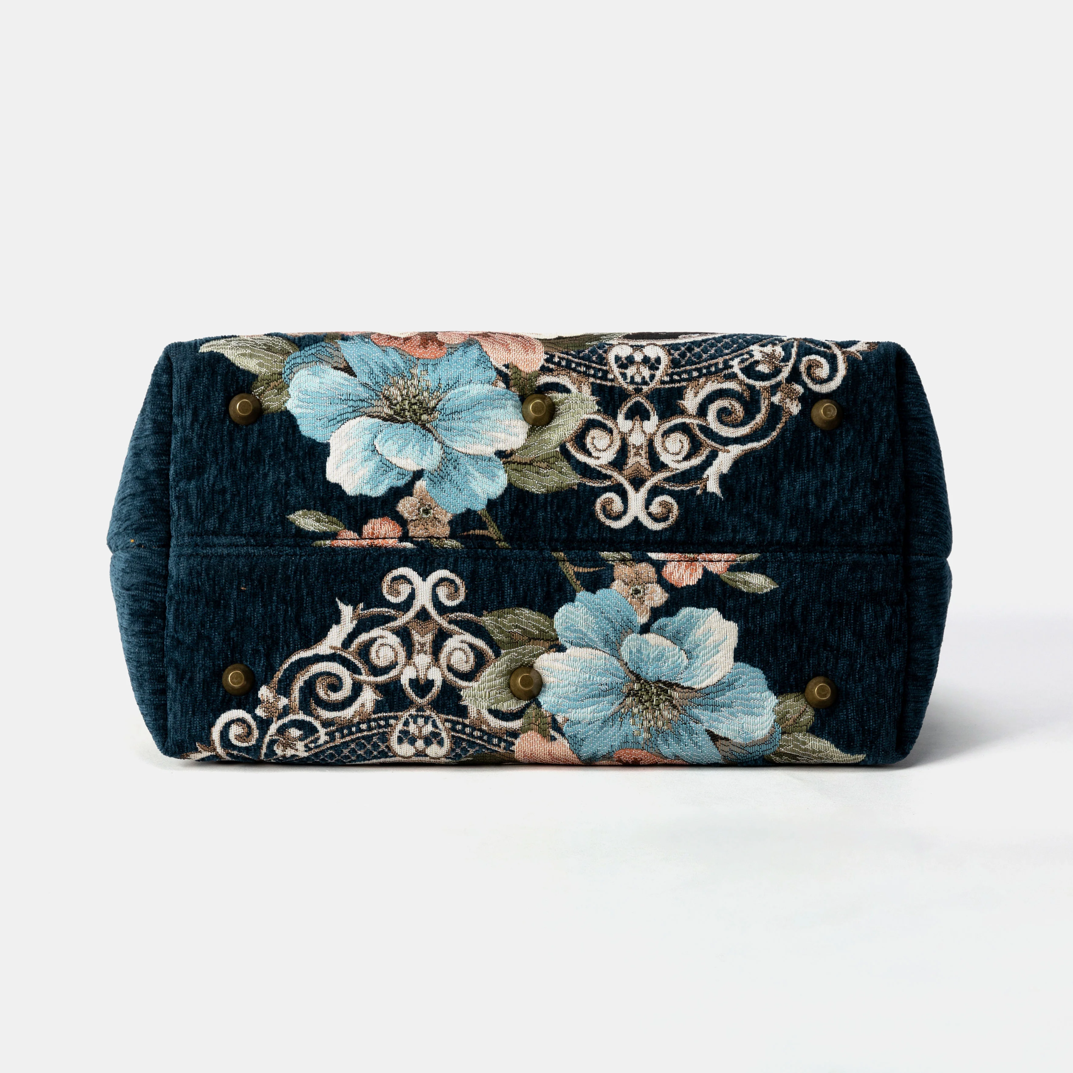 Chateau Cyprus Green Carpet Handbag Purse - Image 5
