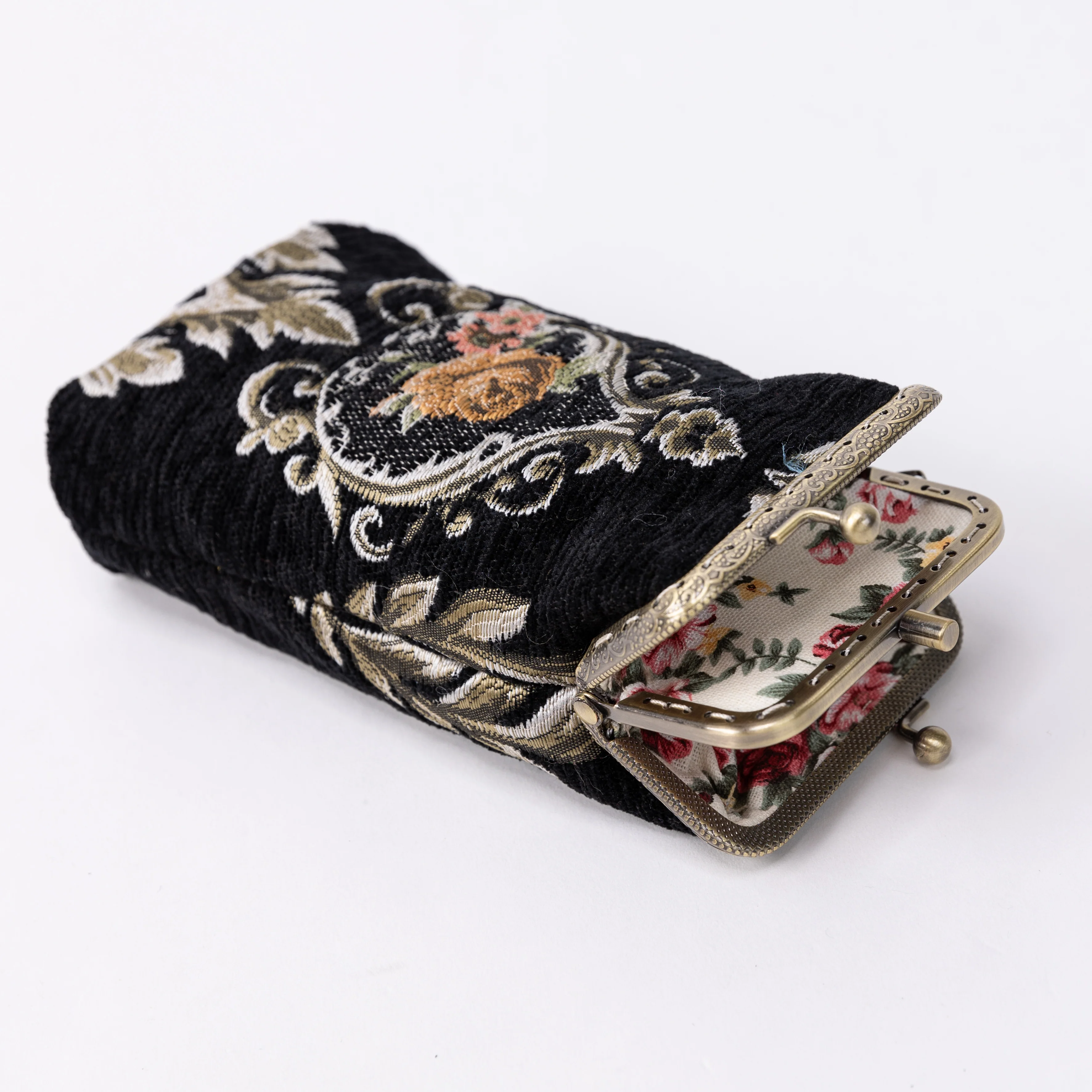 Eternal Elegance Black Carpet Eyeglasses Case - Image 2