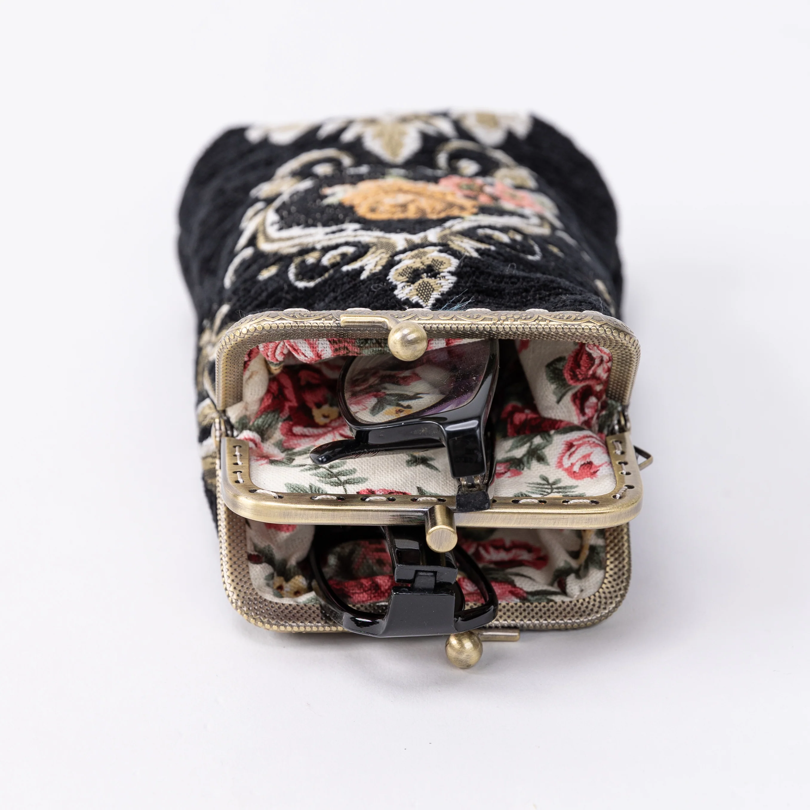 Eternal Elegance Black Carpet Eyeglasses Case - Image 6