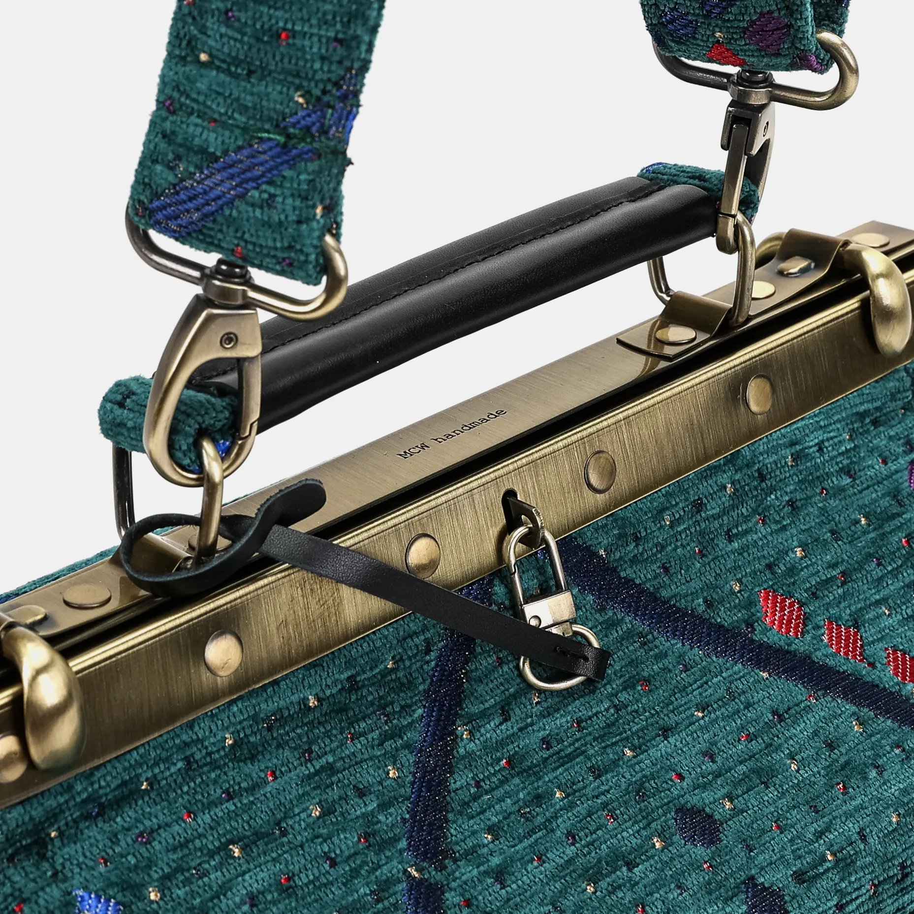 PDX Portland Airport Vivienne Carpet Purse Gladstone Bag - Image 6