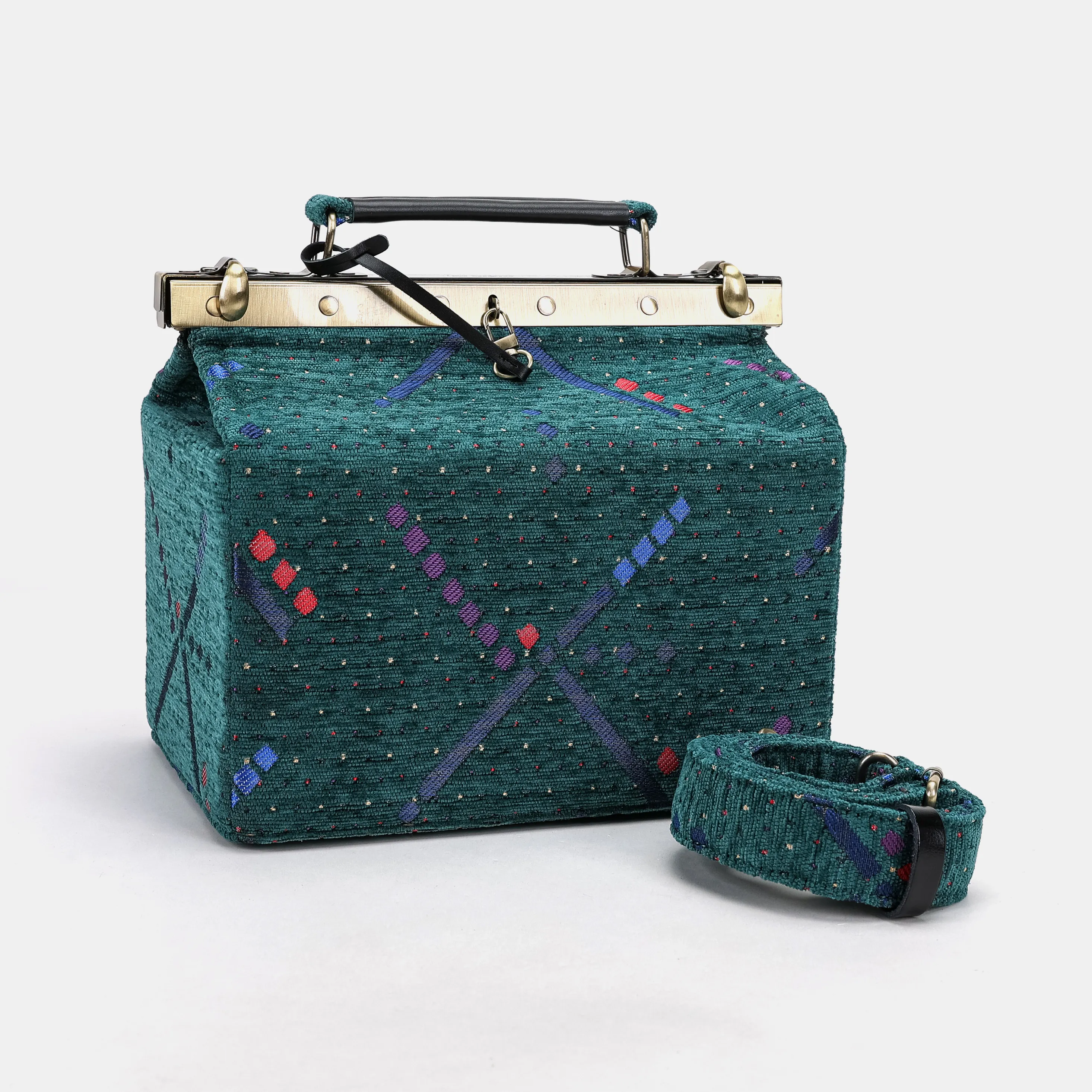 PDX Portland Airport Vivienne Carpet Purse Gladstone Bag - Image 5