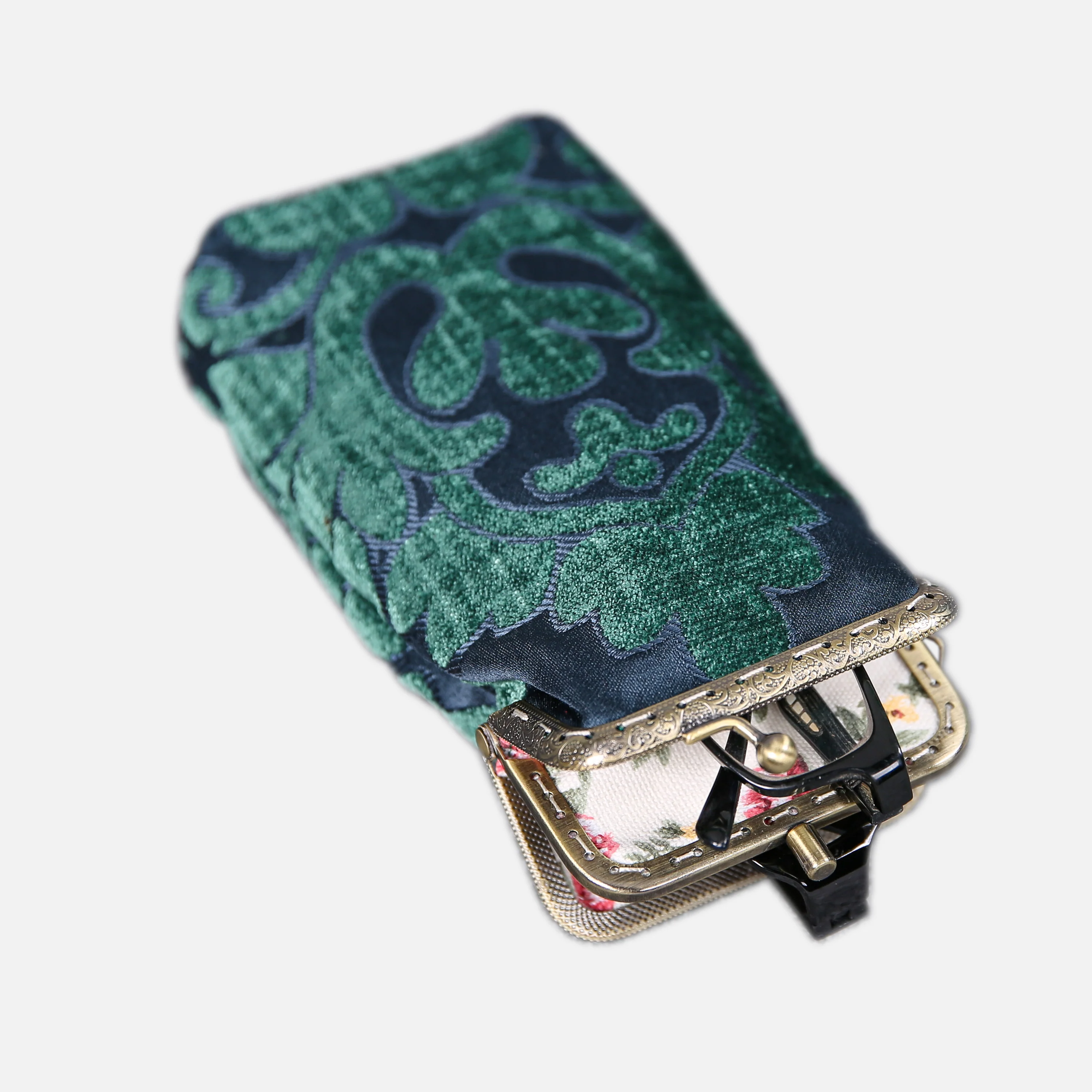 Queen Hunter Green Carpet Eyeglasses Case - Image 2