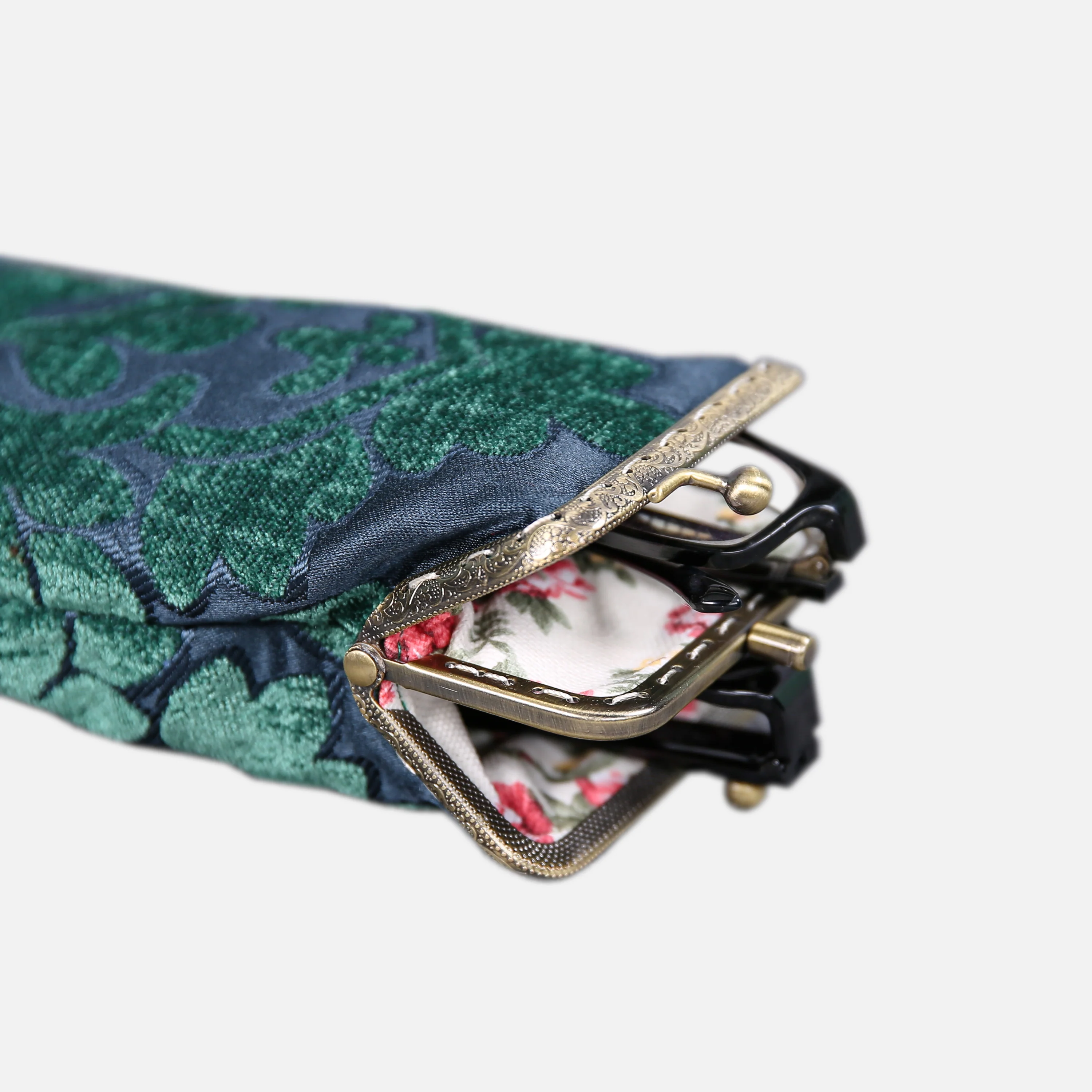 Queen Hunter Green Carpet Eyeglasses Case - Image 4