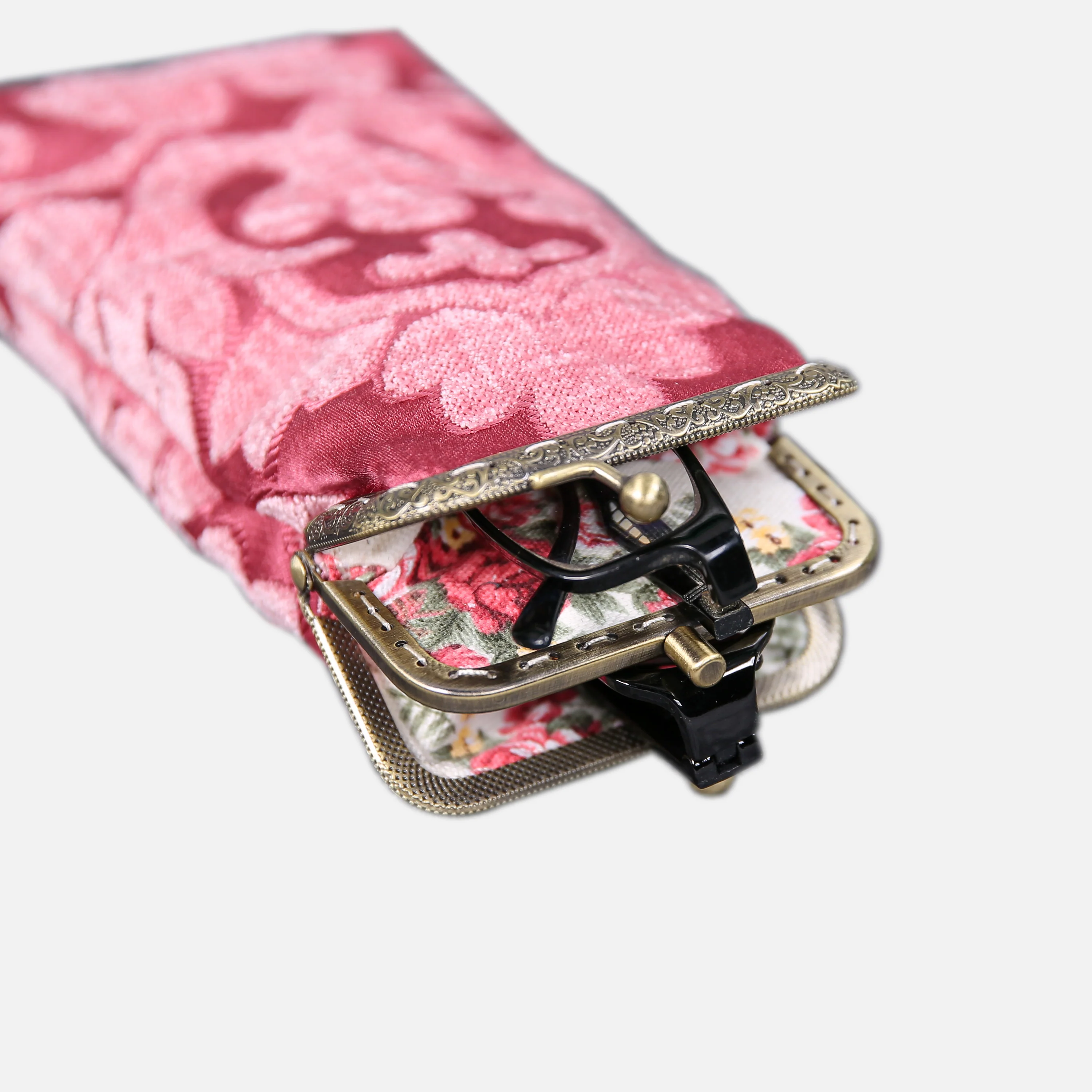 Queen Rose Pink Carpet Eyeglasses Case - Image 3