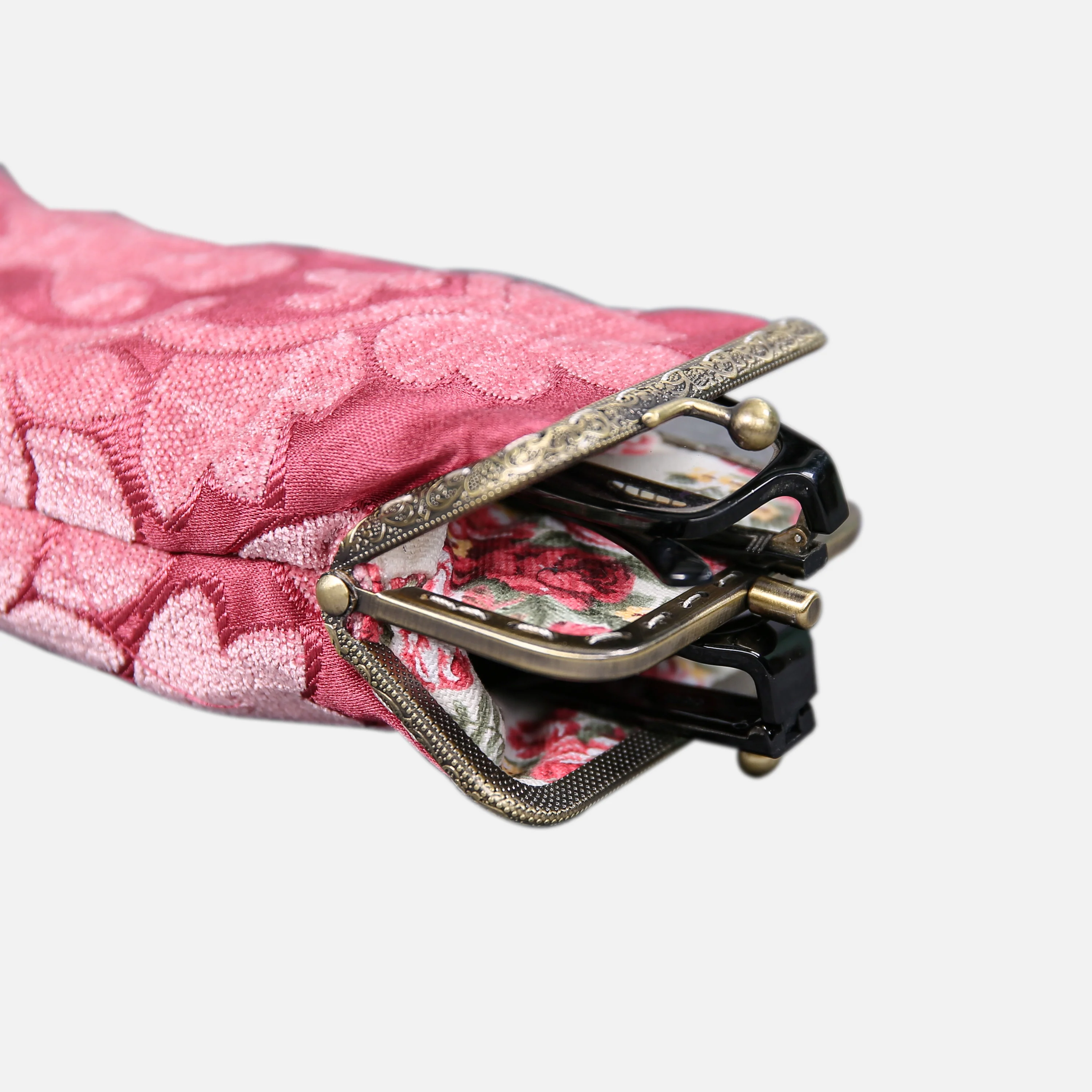 Queen Rose Pink Carpet Eyeglasses Case - Image 4