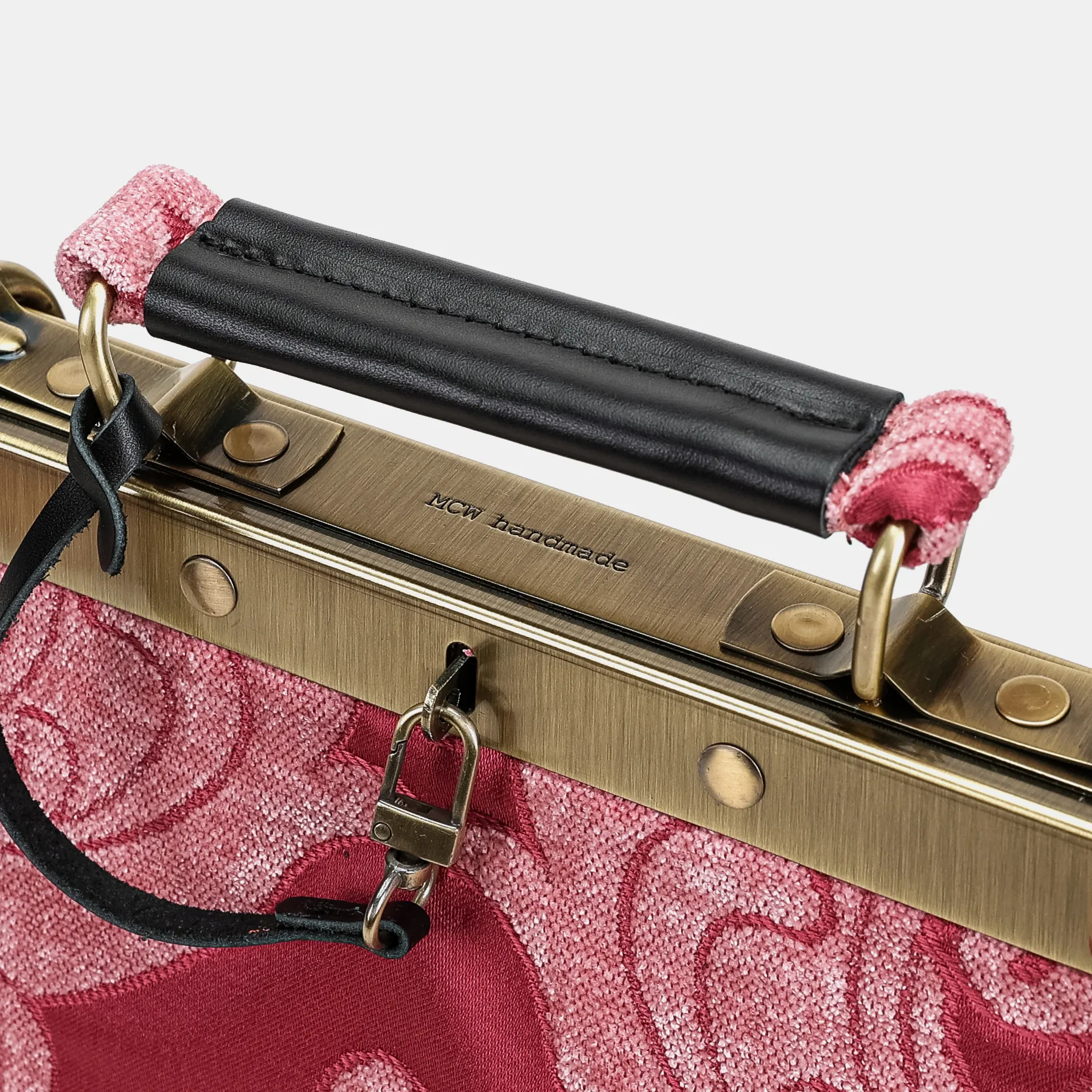 Queen Rose Pink Helena Carpet Backpack Gladstone Bag - Image 7