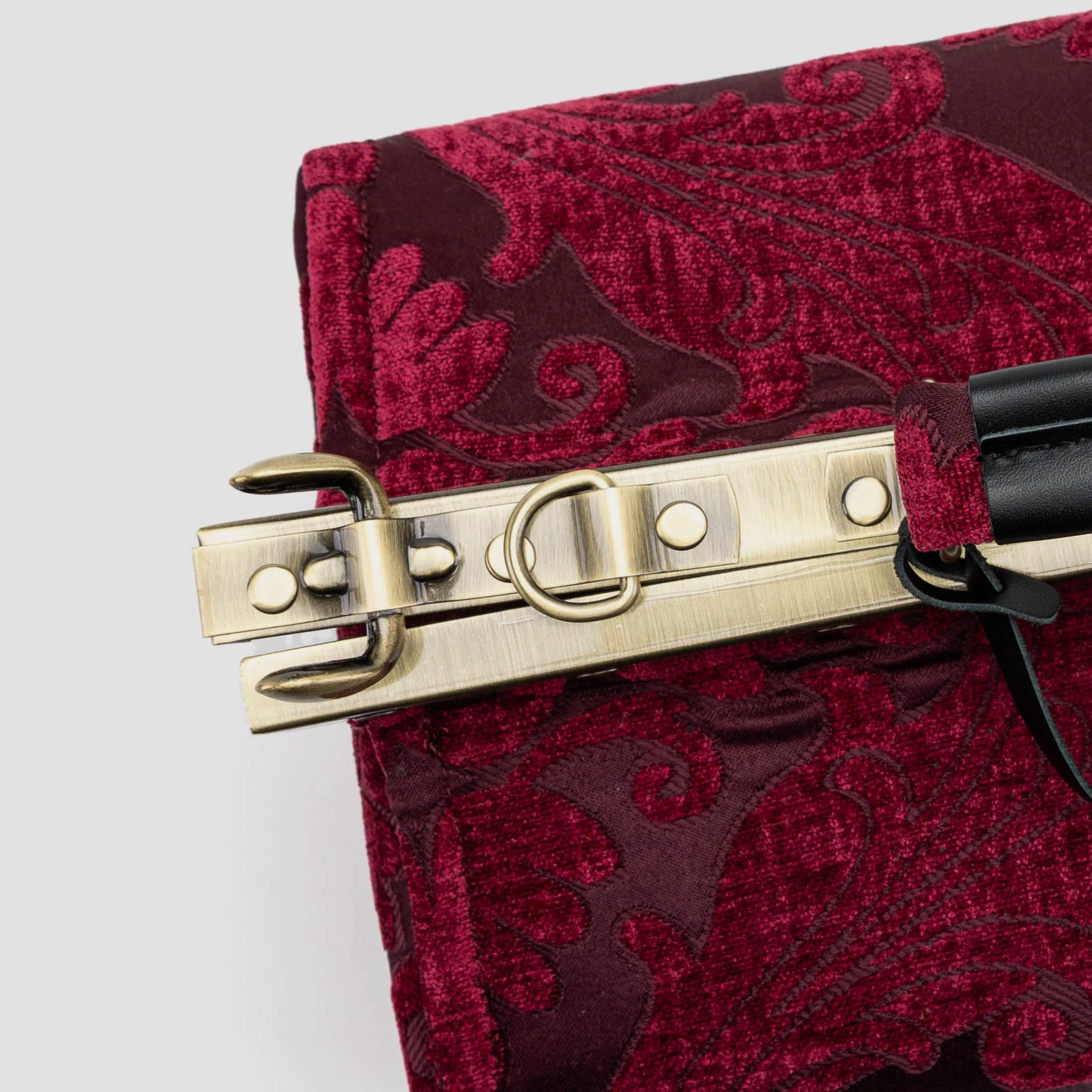 Queen Wine Genevieve Carpet Gladstone Bag - Image 7