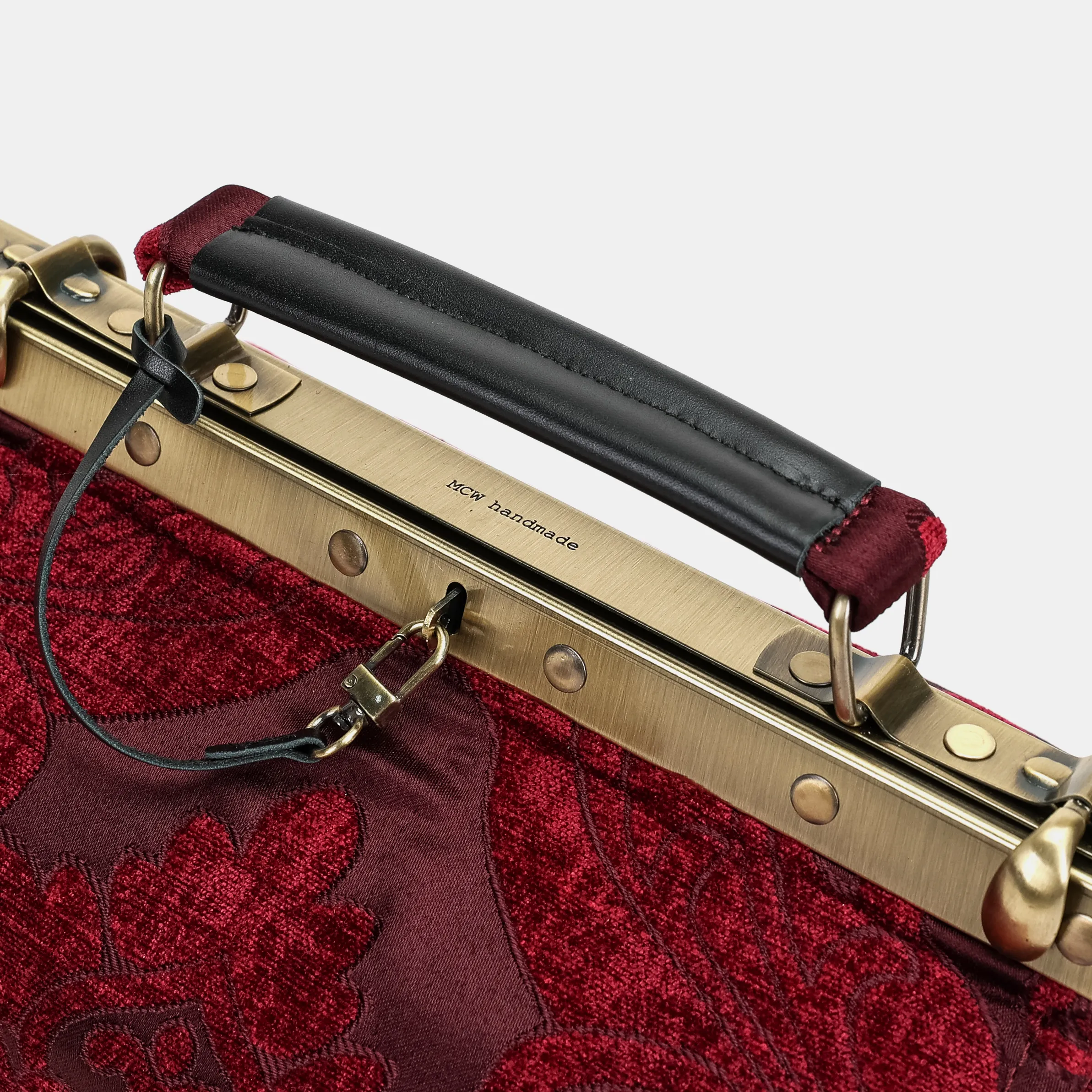 Queen Wine Helena Carpet Backpack Gladstone Bag - Image 7