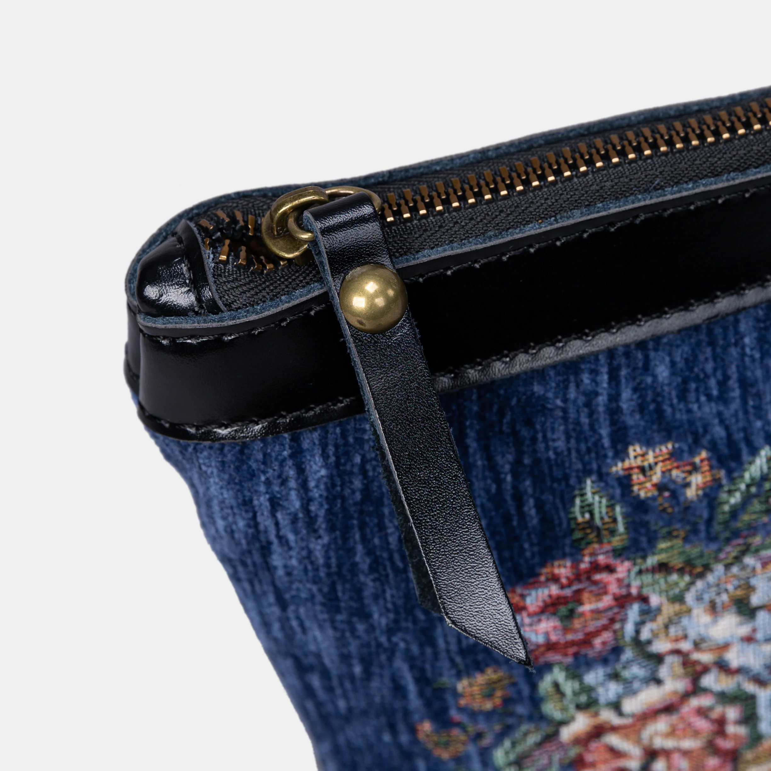 Rose Bouquet Carpet Makeup Bag - Image 3
