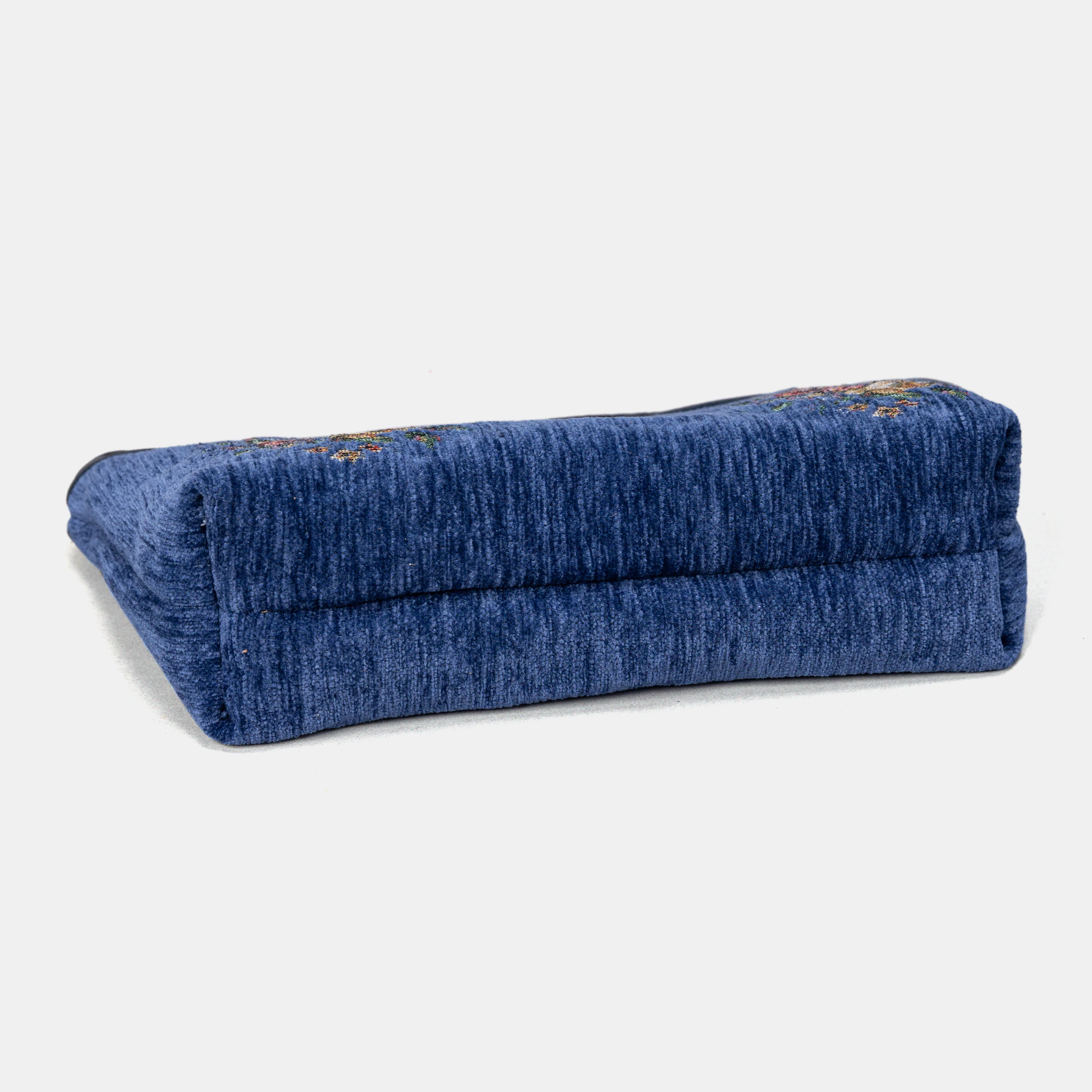 Rose Bouquet Carpet Makeup Bag - Image 4