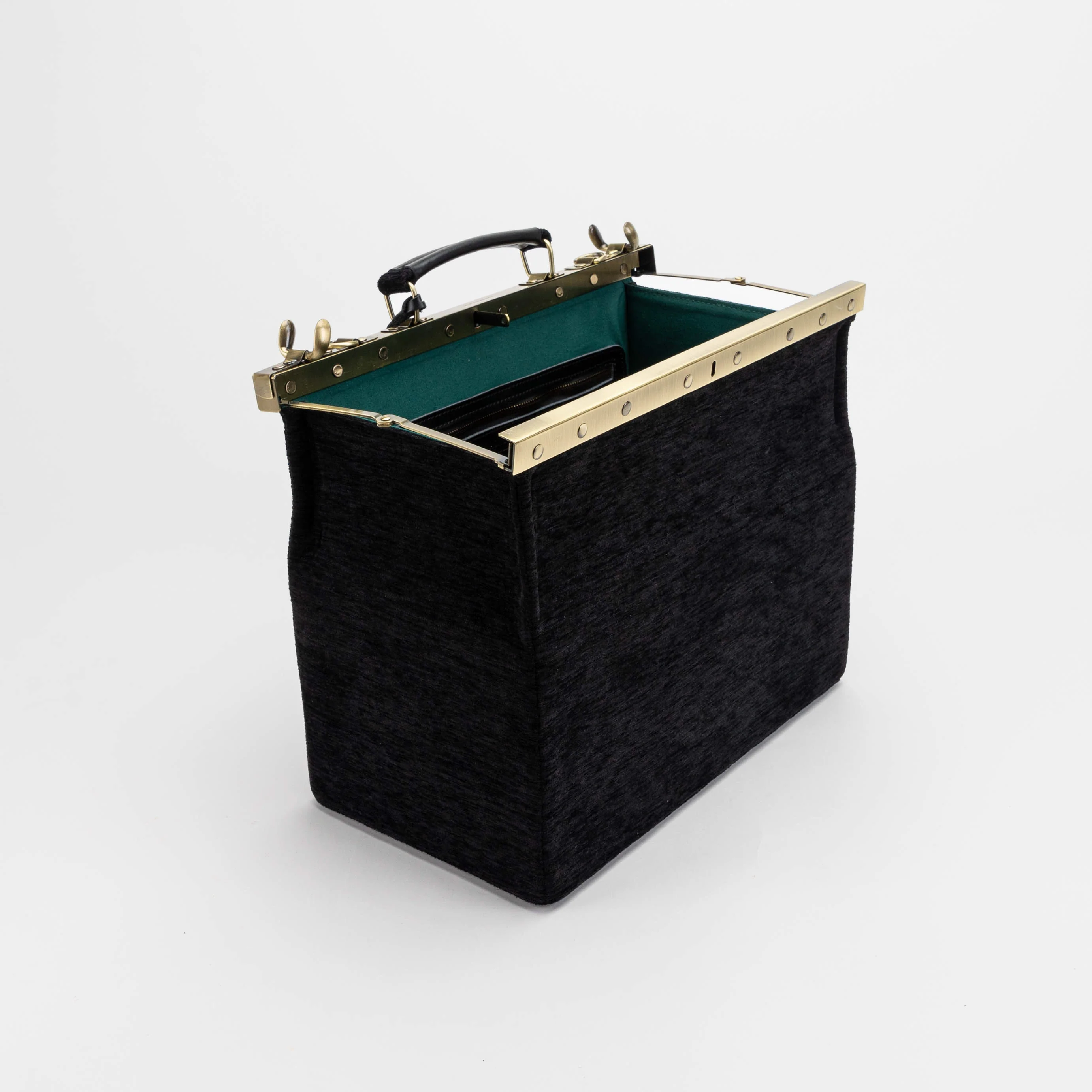 Solid Black Genevieve Carpet Gladstone Bag - Image 10