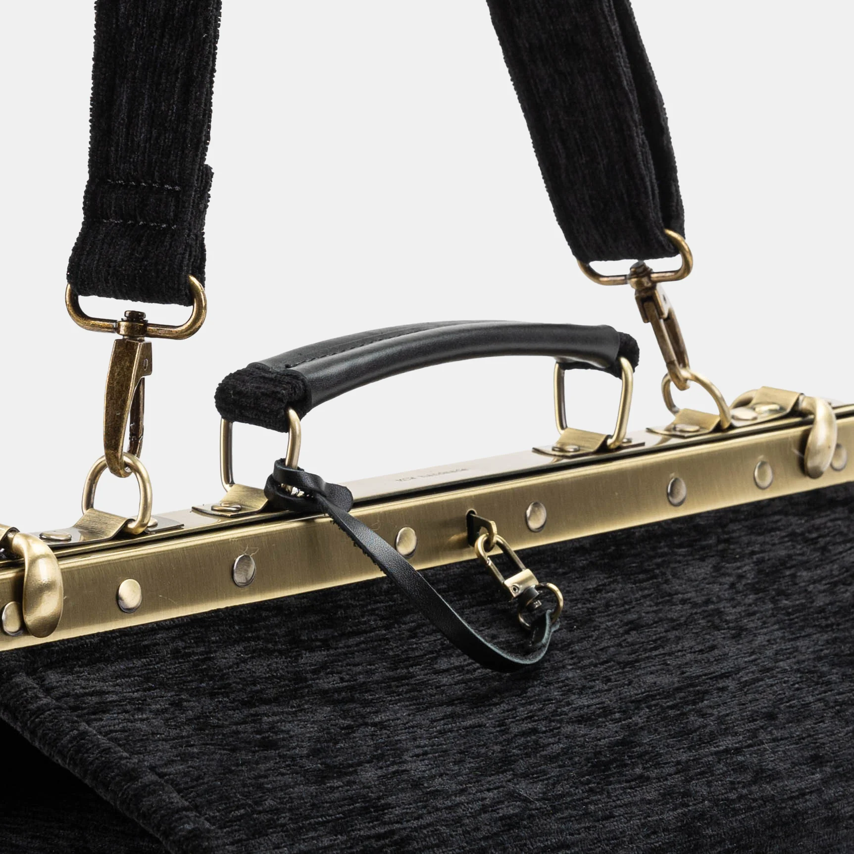 Solid Black Genevieve Carpet Gladstone Bag - Image 5