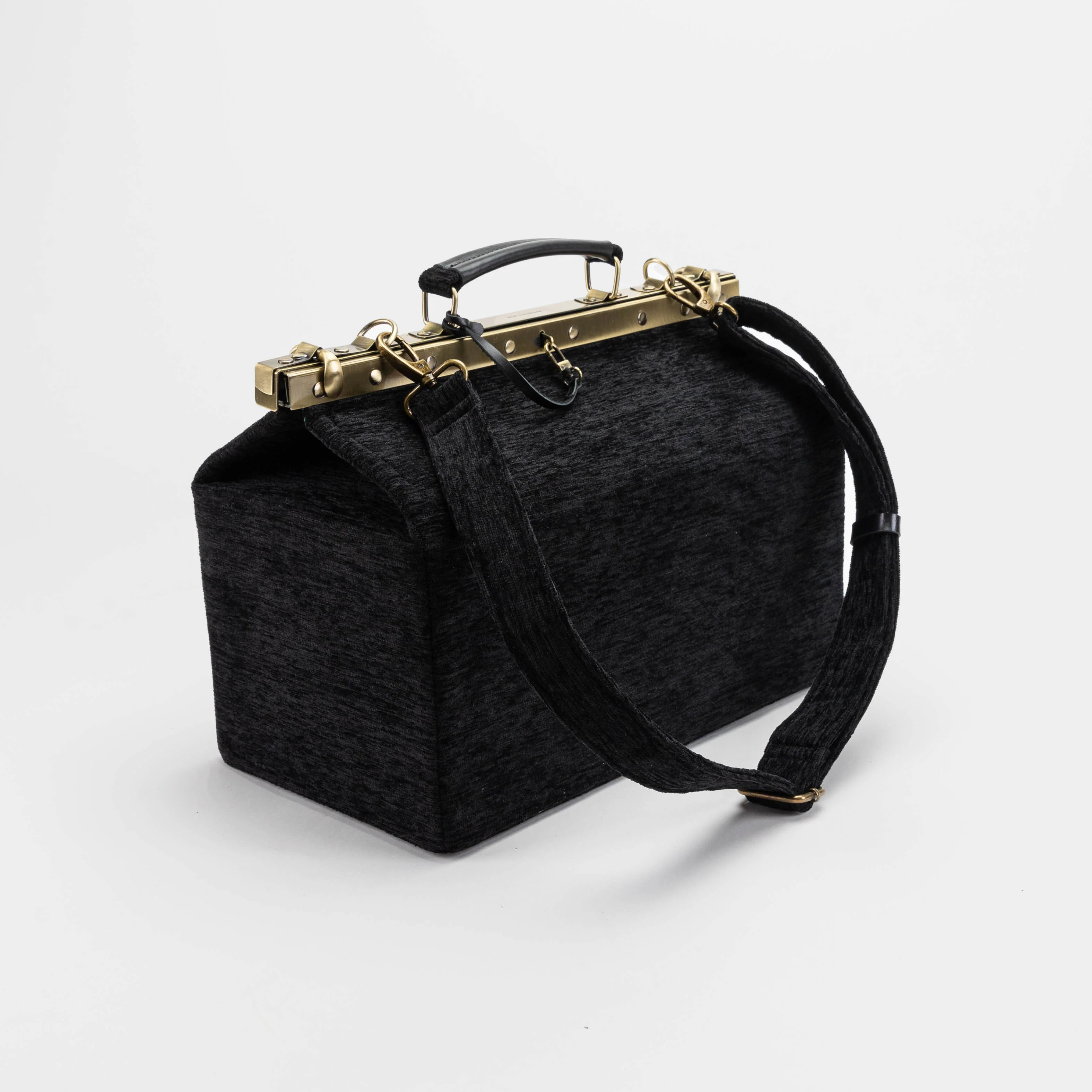 Solid Black Genevieve Carpet Gladstone Bag - Image 9