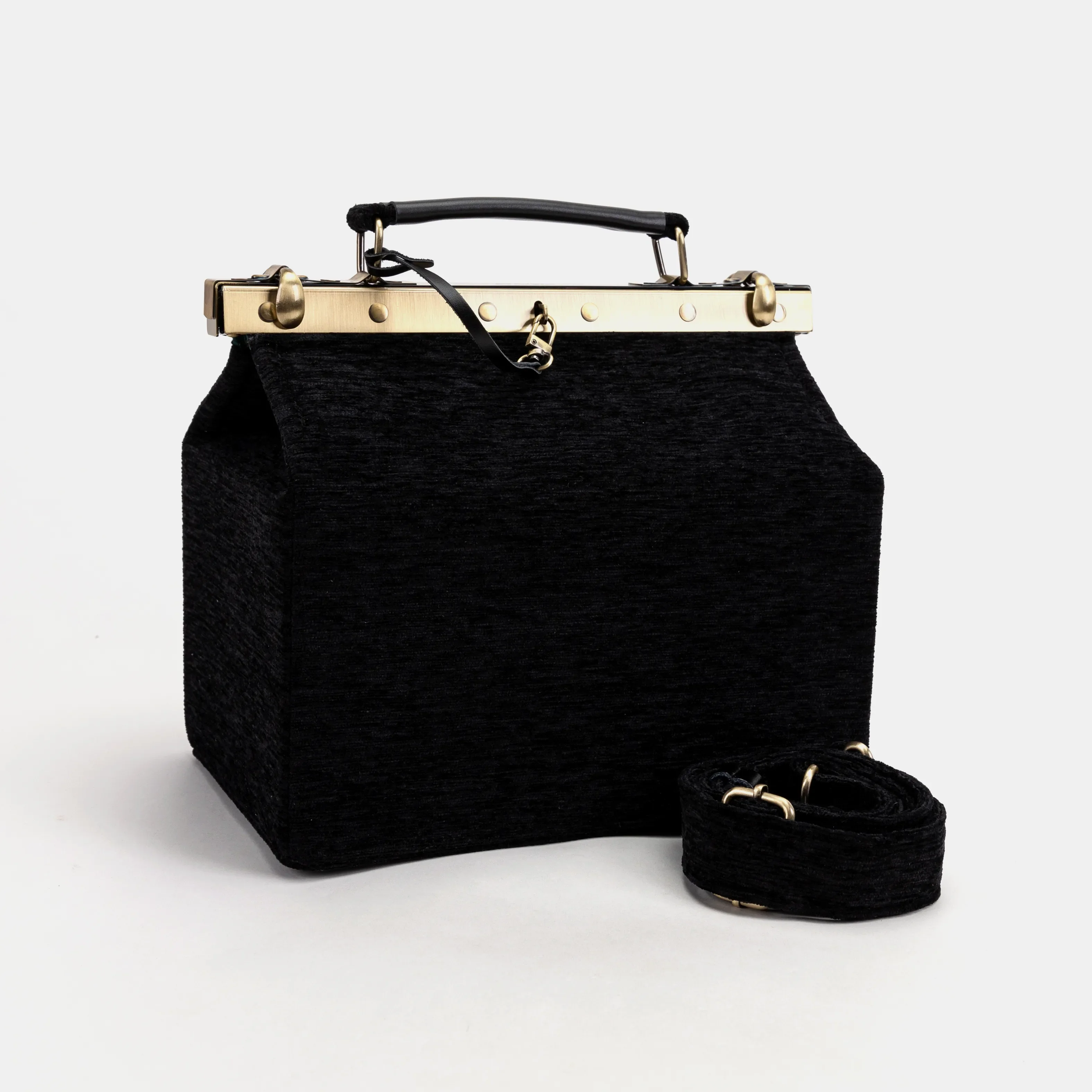 Solid Black Vivienne Carpet Purse Gladstone Bag - Image 5