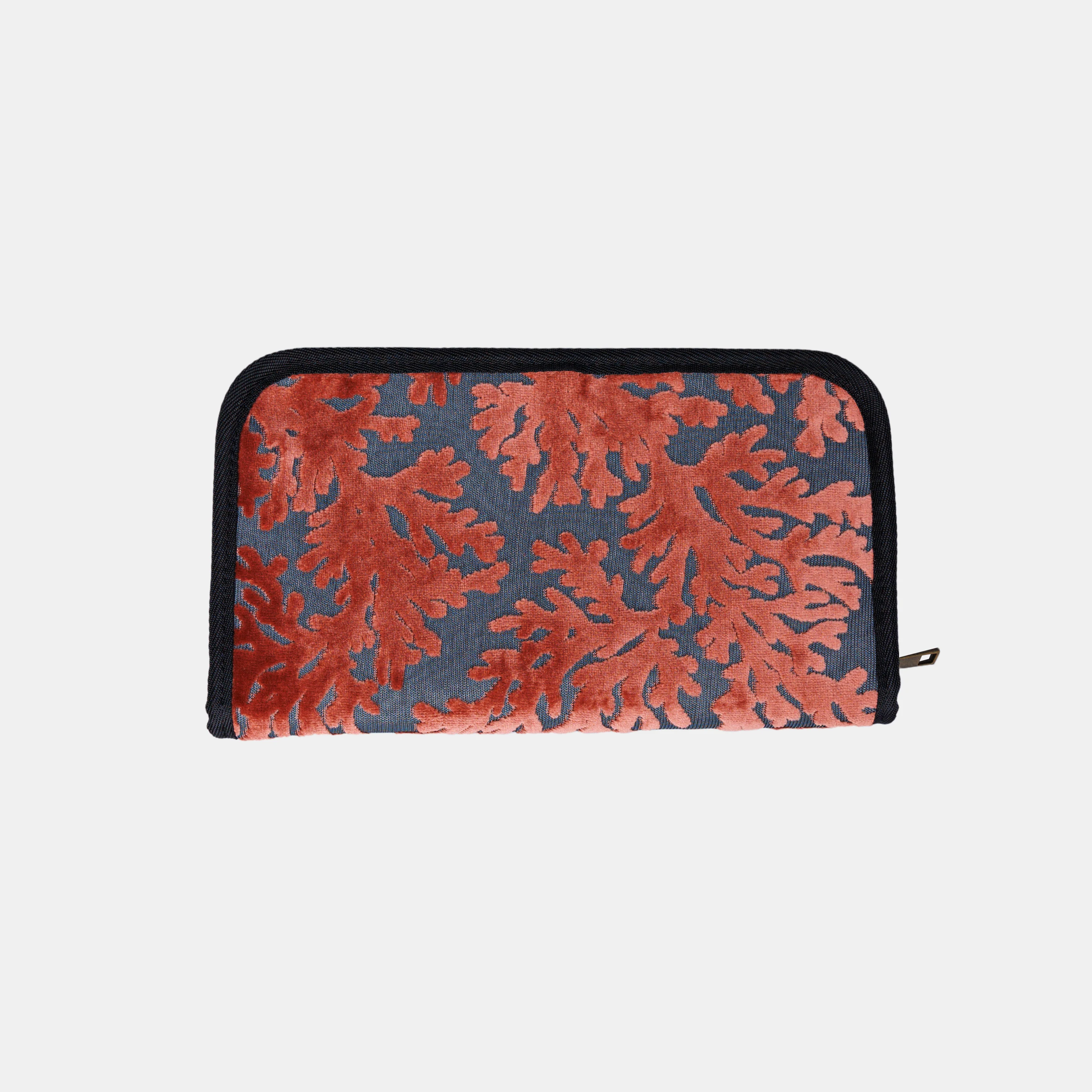 St Tropez Scuba Coral Carpet Needle Case - Image 3