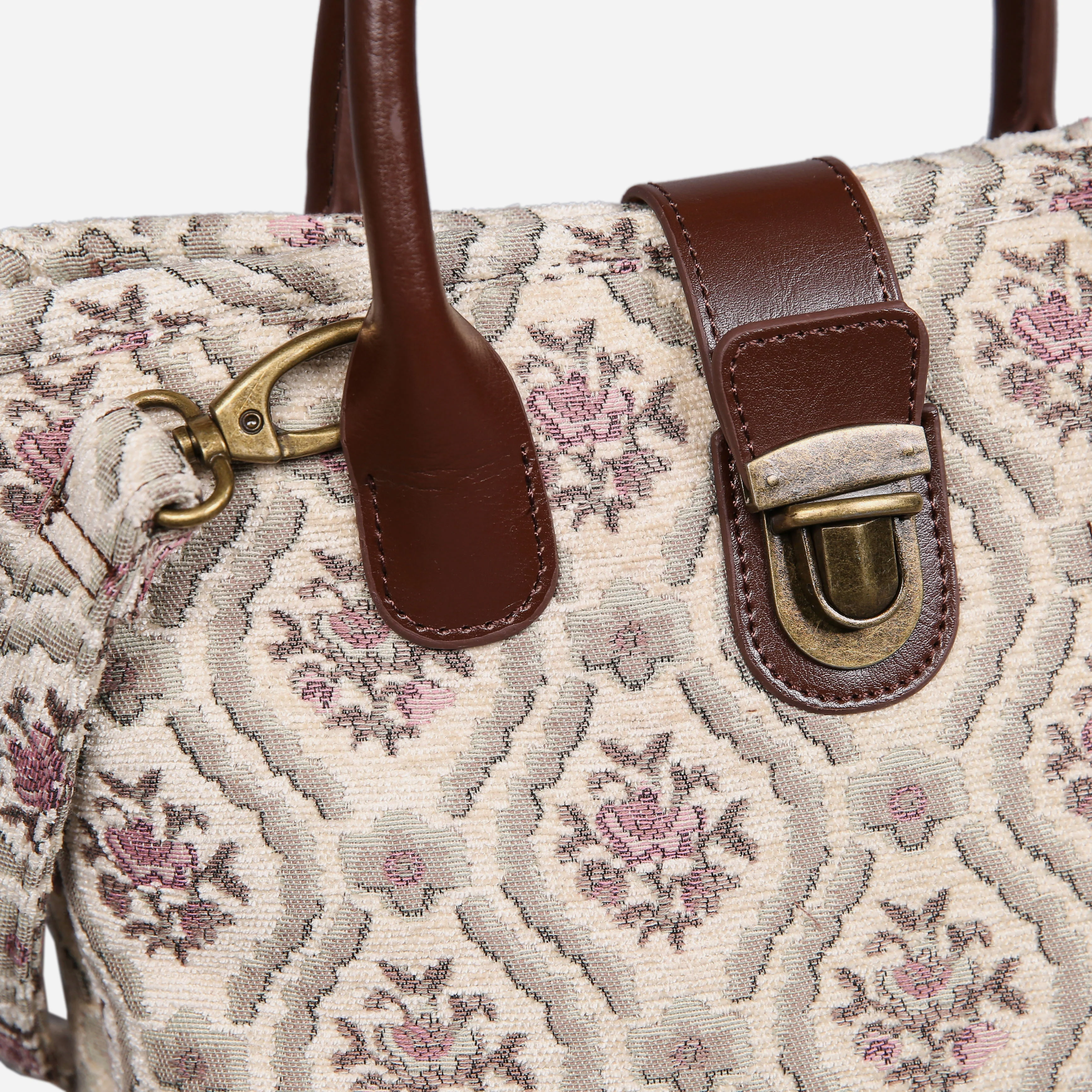 Traditional Cream Tuck Lock Carpet Satchel - Image 5