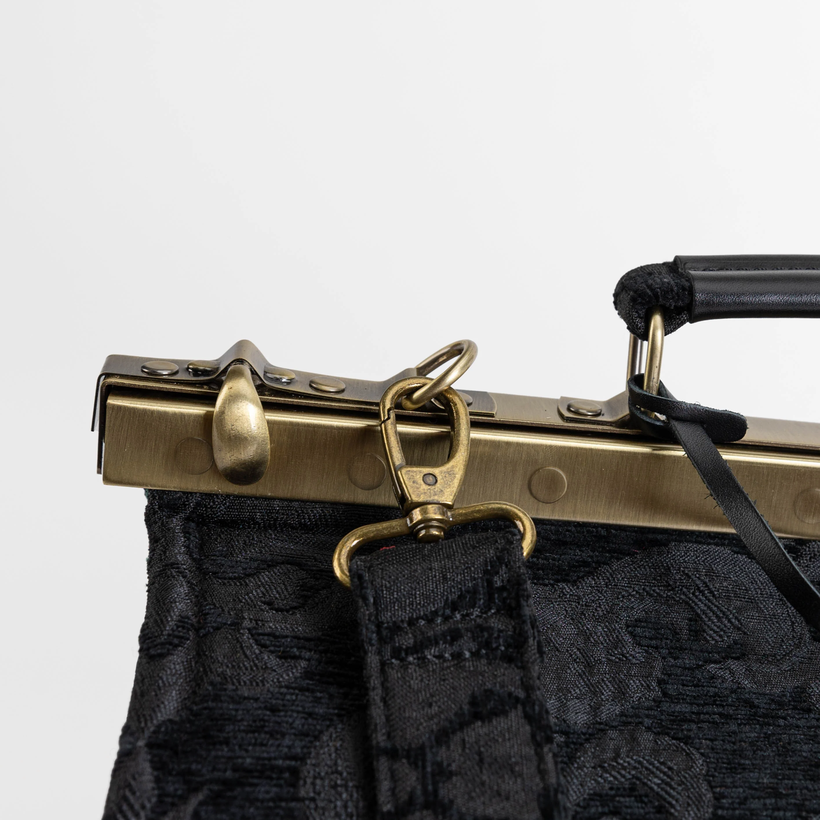 Victorian Blossom Black/Black Genevieve Carpet Gladstone Bag - Image 7
