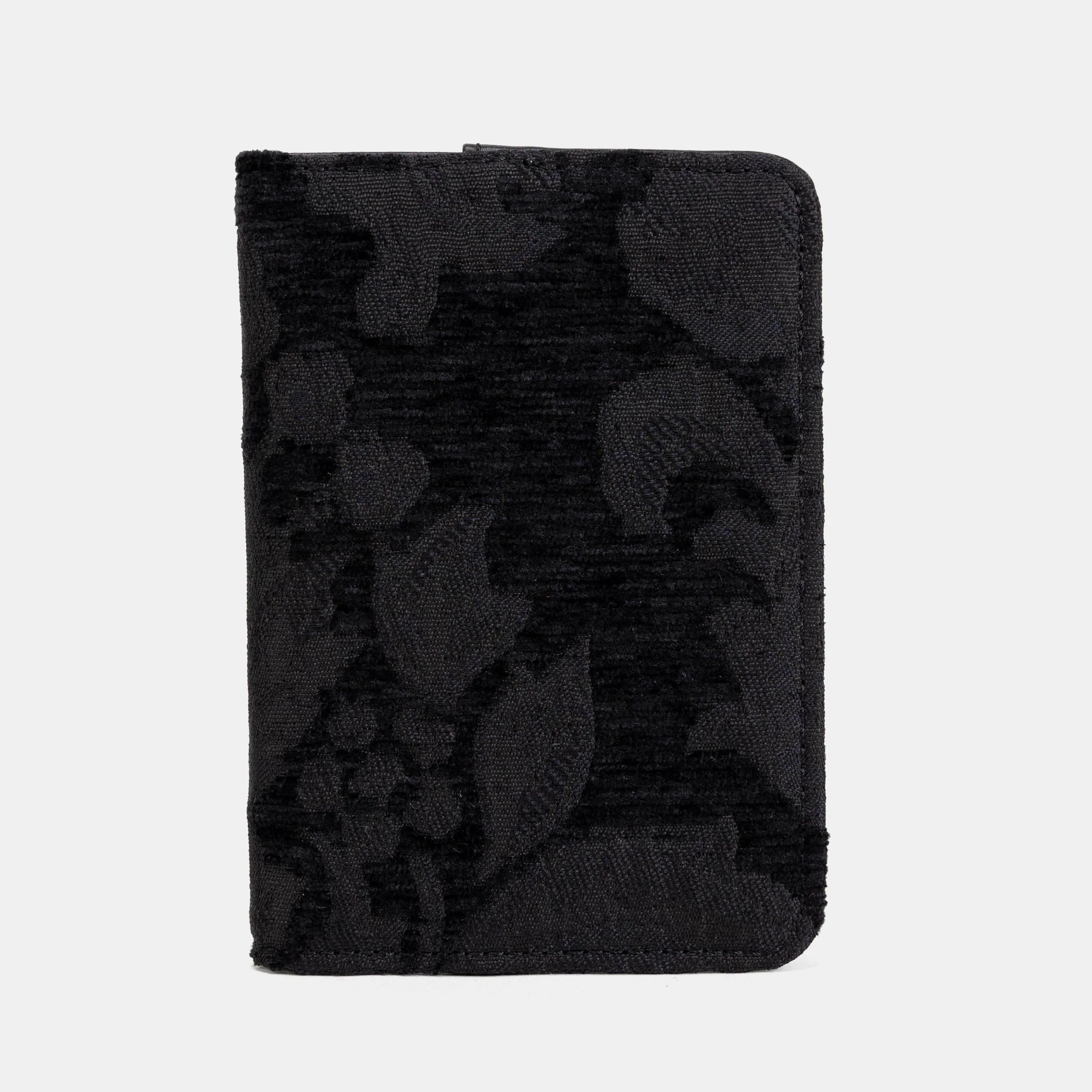 Victorian Blossom Black/Black Passport Cover