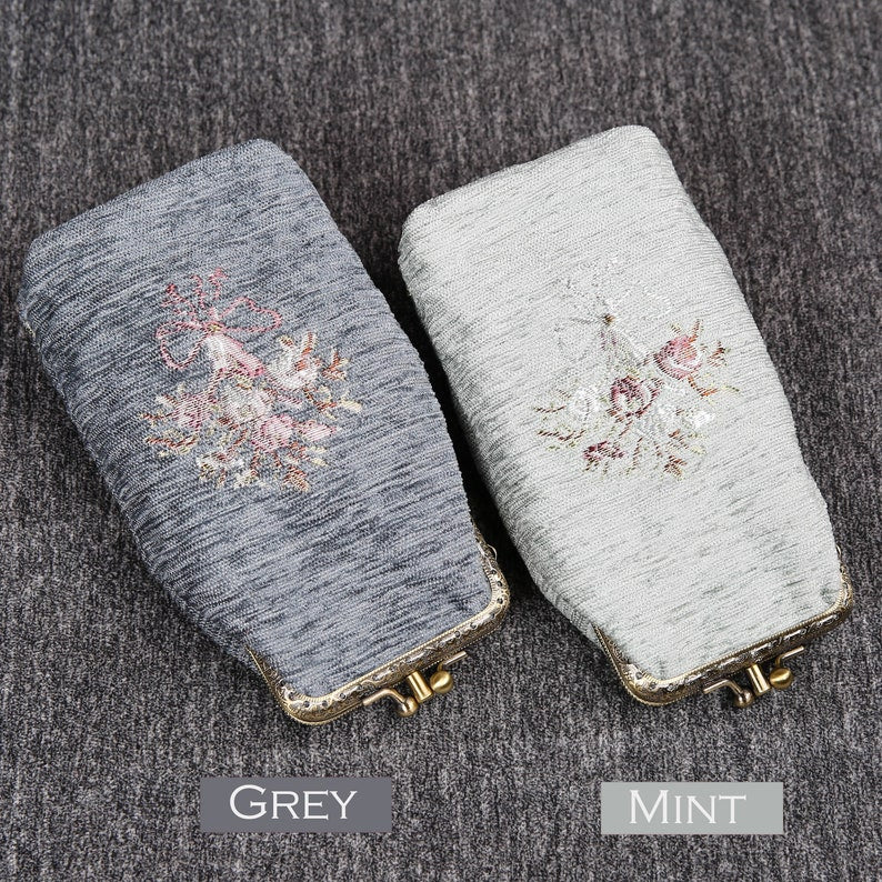 Bouquet Pattern Carpet Eyeglasses Case - Image 7