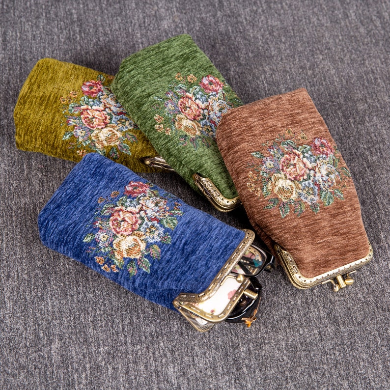 Bouquet Carpet Eyeglasses Case - Image 9